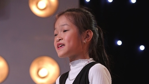 Phần thi của cô bé hát chầu văn Nguyễn Thục Trinh