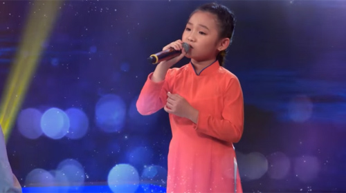 Dương Nghi Đình thể hiện ca khúc Dòng đời