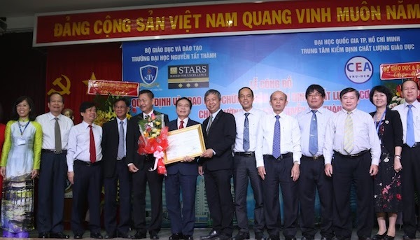 Ba trường đại học được trao chứng nhận kiểm định chất lượng