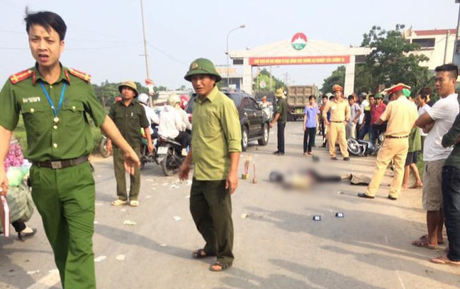 Xe tải cán chết cô gái trẻ ở Hà Nội
