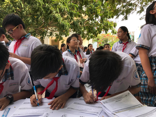 Gần 1.000 HS được thăm khám, tư vấn chiều cao miễn phí