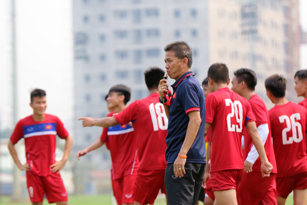 U20 Việt Nam chờ khai hỏa: Ông Tuấn khôn lắm, bác Hải