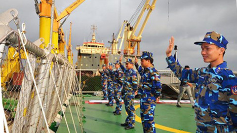 Tàu Cảnh sát biển 8004 thăm, giao lưu với Cảnh sát biển Trung Quốc