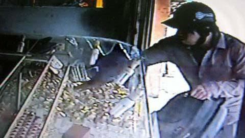 Sửa nhà cho tiệm vàng, thợ hồ trộm nhẫn hột xoàn