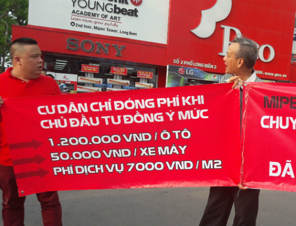 Dân Mipec Long Biên tụ tập, căng băng rôn phản ứng