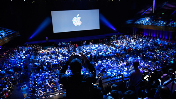 Apple chính thức trở thành công ty giá trị nhất mọi thời đại
