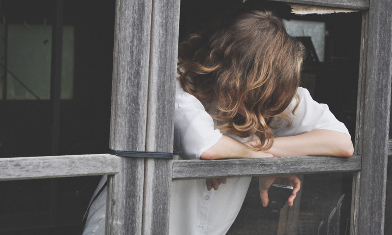 Chồng trở mặt, công khai tình nhân ngay khi nhà vợ cắt 'viện trợ'