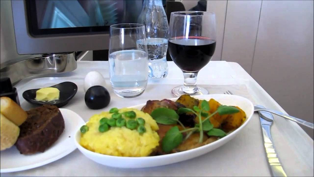 Bật mí những điều 'không tưởng' về đồ ăn trên máy bay