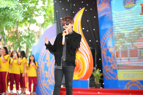Sơn Tùng M-TP hát HIT mới khánh thành trường Nam Việt 2