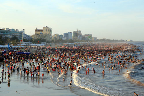 Giải mã độ nóng du lịch Sầm Sơn đầu hè 2017