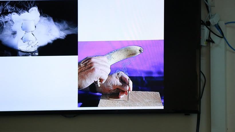 Học sinh trải nghiệm dùng chuối đóng đinh