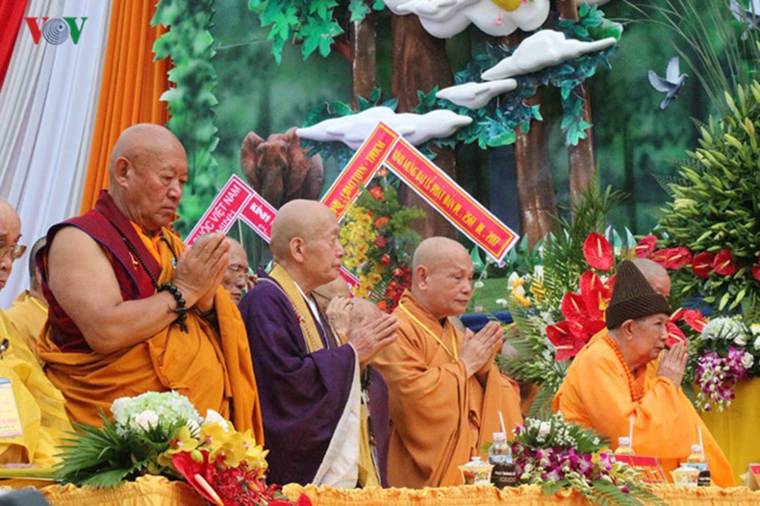 Tăng ni, Phật tử cả nước mừng Đại lễ Phật đản năm 2017