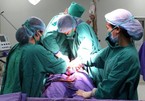 Bác sĩ cho thai phụ ngưng tim, cứu 2 mẹ con thoát chết