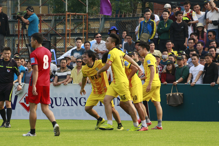 Sao V-League đầu quân các đội bóng phủi Hà Nội