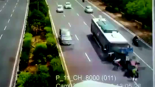 Dừng xe giữa đường và tai nạn kinh hoàng ập đến