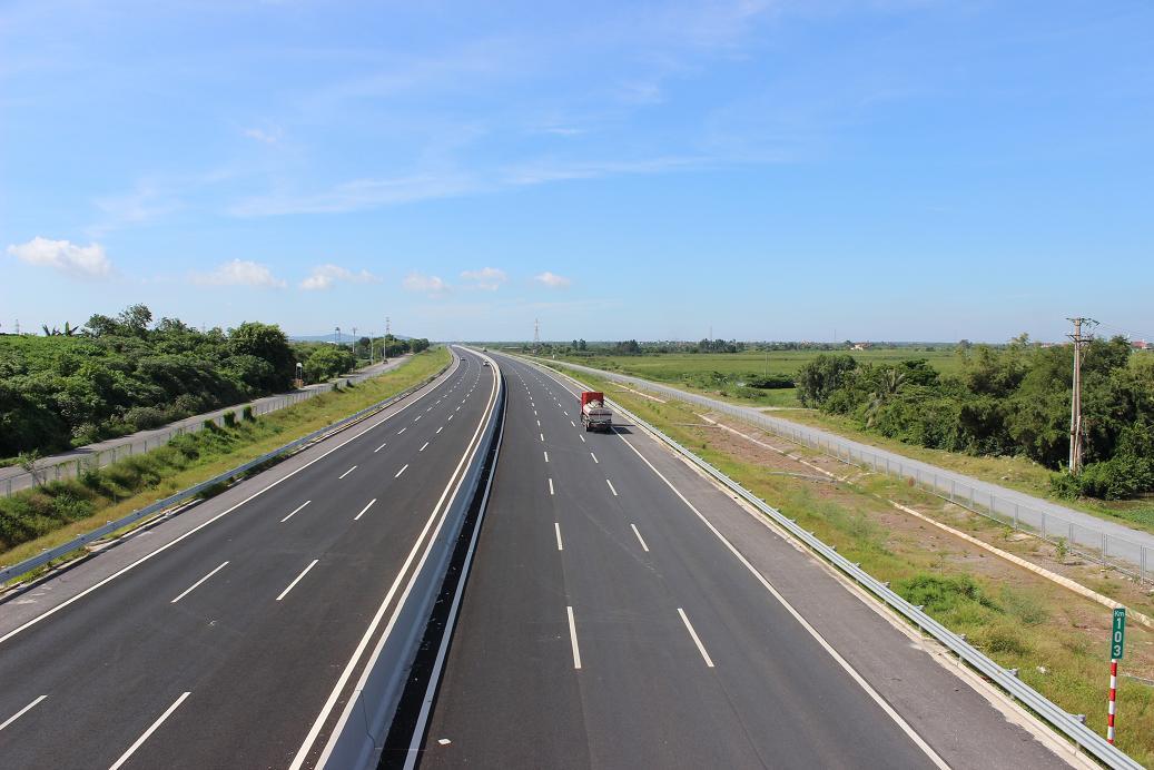 Báo cáo Bộ Chính trị dự án đường bộ cao tốc Bắc-Nam