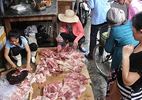 Bán thịt lợn giá rẻ bị hắt dầu luyn: Chen chân ủng hộ chị Xuyến