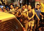 Hà Nội: Công an bao vây kẻ đâm người cố thủ trong nhà