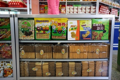 Có gì trong các quầy hàng ở bách hóa, siêu thị Triều Tiên?