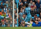 Thắng hú vía Leicester, Man City vào top 3