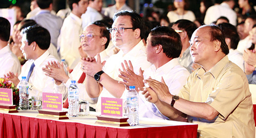 Thủ tướng Nguyễn Xuân Phúc dự Lễ hội Hoa phượng đỏ 2017