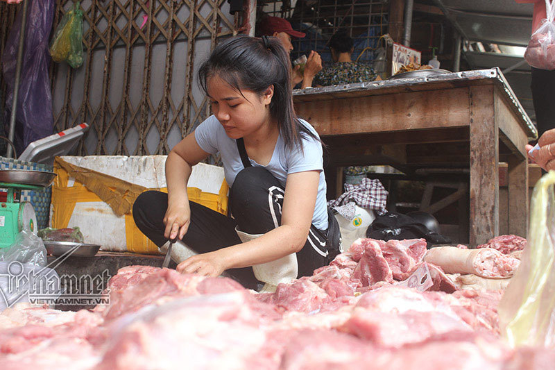 Chị bán thịt lợn giá rẻ xin giảm tội cho 2 phụ nữ hắt chất bẩn
