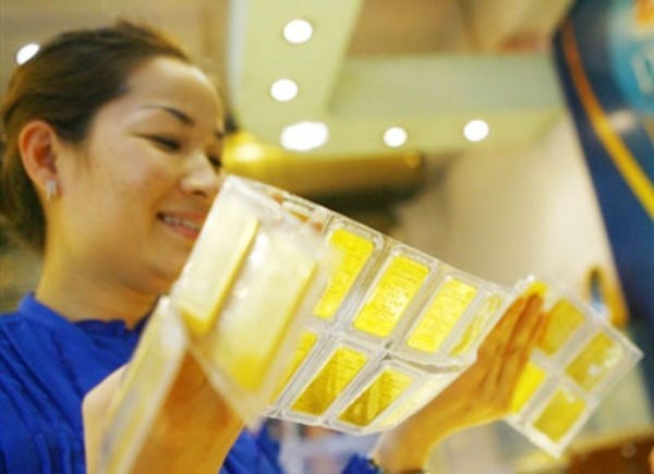 Giá vàng hôm nay 20/12: Nghe ngóng trong lo sợ