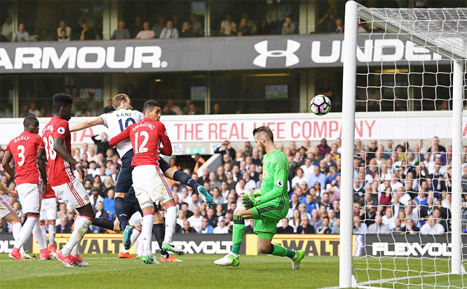 Chơi tưng bừng, Tottenham buộc MU khuỵu gối