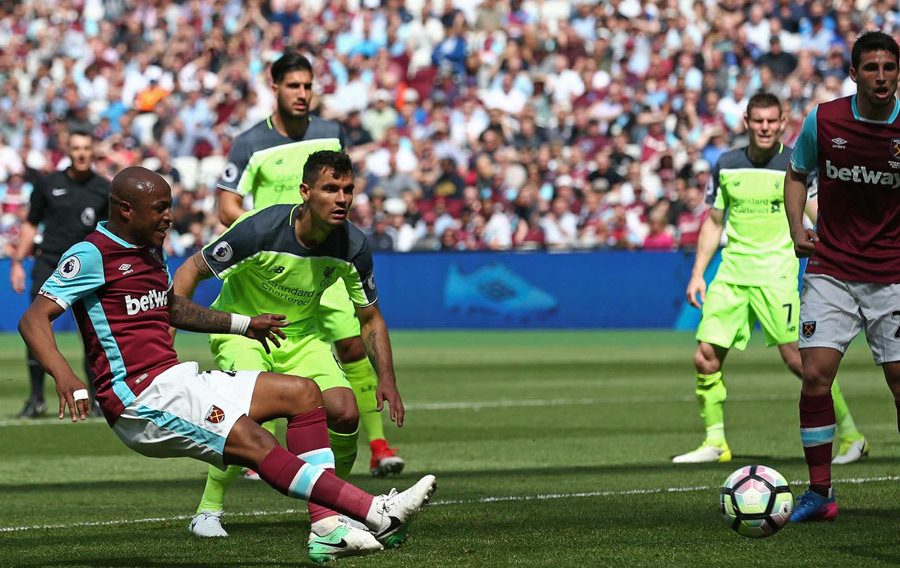 Pha bỏ lỡ vô duyên nhất Ngoại hạng Anh 2016/17