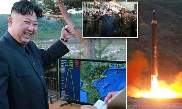 Kim Jong Un phấn khởi xem thử tên lửa mới