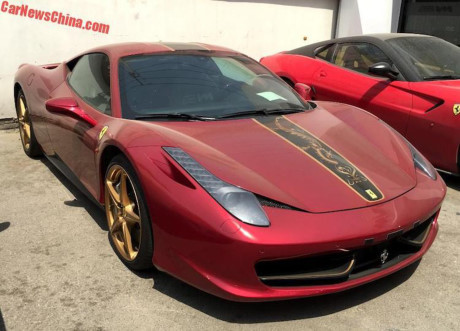 Siêu xe Ferrari 458 Italia rồng 'phủ bụi' tại Trung Quốc