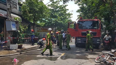 Đà Nẵng: Cháy lớn giữa trưa, 4 người trong gia đình thoát nạn