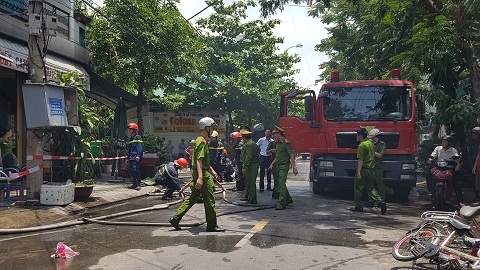 Đà Nẵng: Cháy lớn giữa trưa, 4 người trong gia đình hoảng loạn