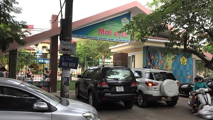 Bé gái 2 tuổi rưỡi rơi từ tầng 2 trường mầm non