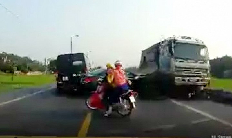 Khởi tố lái xe tải 'nuốt' hai anh em ở Bắc Giang