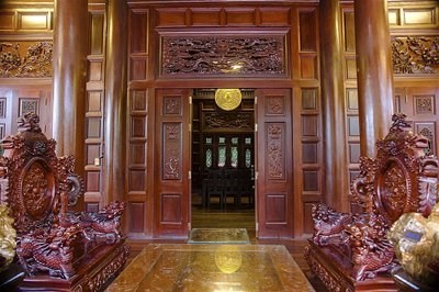 Cận cảnh ngôi nhà gỗ lim có giá 200 tỷ của đại gia Điện Biên