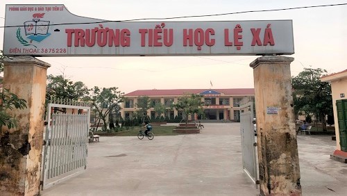 Thu tiền sai quy định, hiệu trưởng bị phụ huynh 