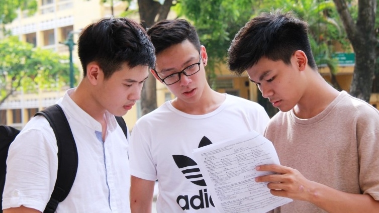 Đề thi tham khảo môn Địa lý lạc hậu do căn cứ vào sách giáo khoa