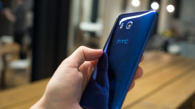 HTC U11 chính thức ra mắt, camera selfie 16MP