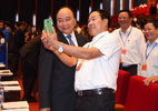 Khi Thủ tướng vui vẻ ‘selfie’ cùng doanh nhân