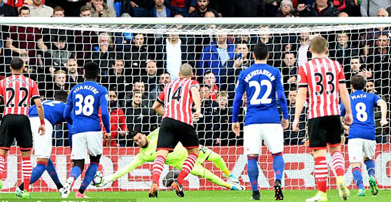 Romero hóa người nhện, MU 