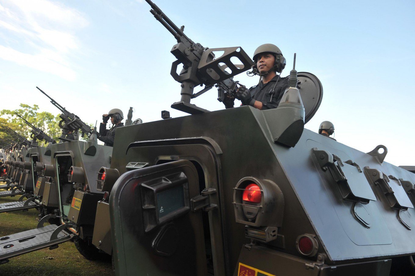 Binh sĩ Indonesia thương vong vì pháo TQ lỗi