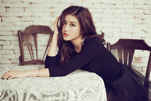 Á hậu Huyền My suy sụp, hủy nhiều show diễn