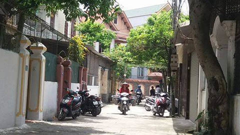 Đi mua đồ ăn sáng về, phát hiện con trai treo cổ tử vong