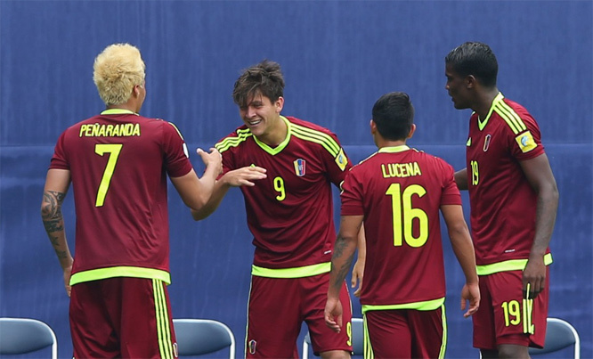 Cú sốc ngày khai mạc: