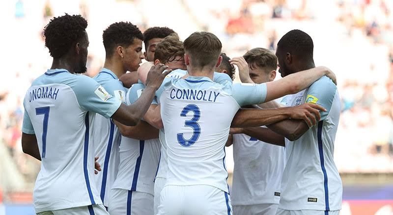 U20 Anh bùng nổ, U20 Argentina nổi điên đánh người