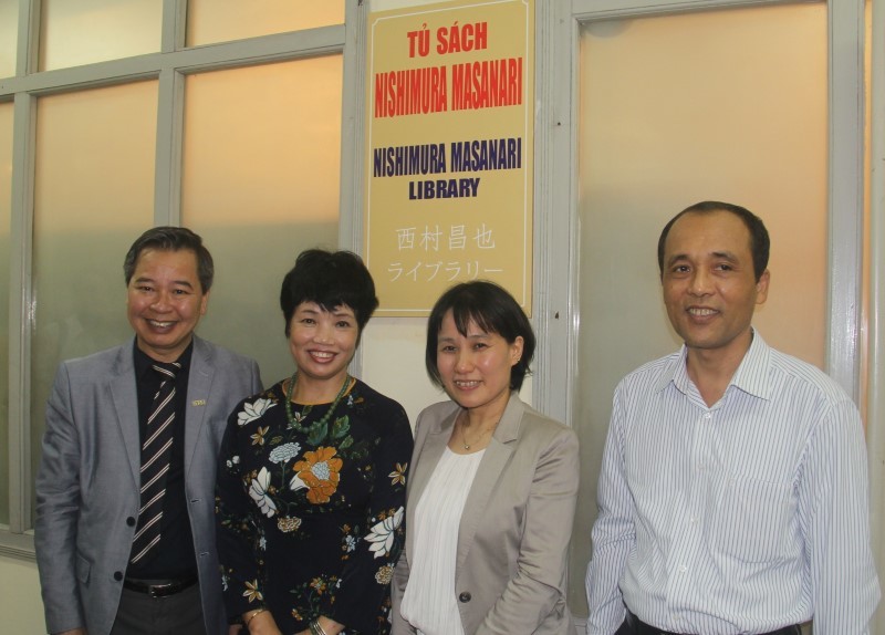 Gia đình học giả Nhật mất vì tai nạn giao thông ở Hà Nội hiến tặng 7.000 đầu sách