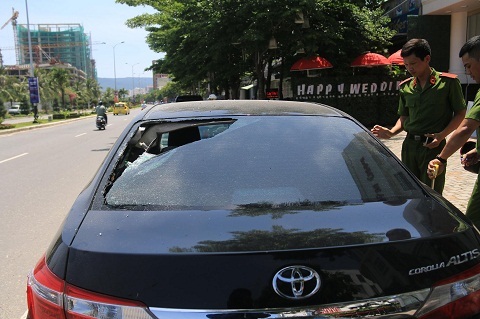 Hàng loạt ô tô ở Đà Nẵng bị kẻ xấu đập phá