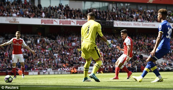 Vùi dập Everton, Arsenal lần đầu nằm ngoài top 4 sau 20 năm