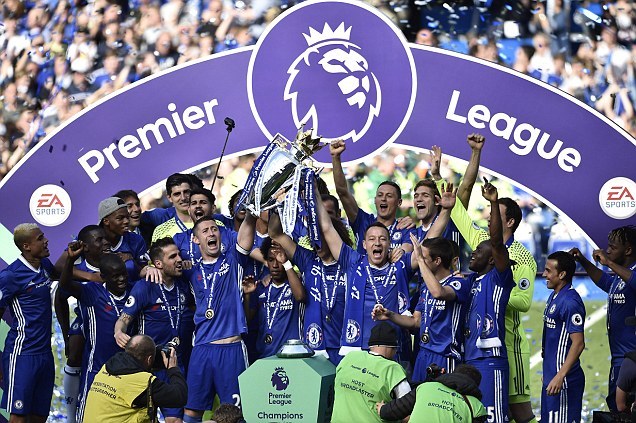 Chelsea rửa cúp Premier League bằng chiến thắng 